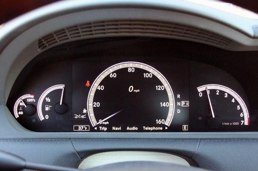  Mercedes-Benz CL550 4Matic 2011 года  (фото 21 из 40)
